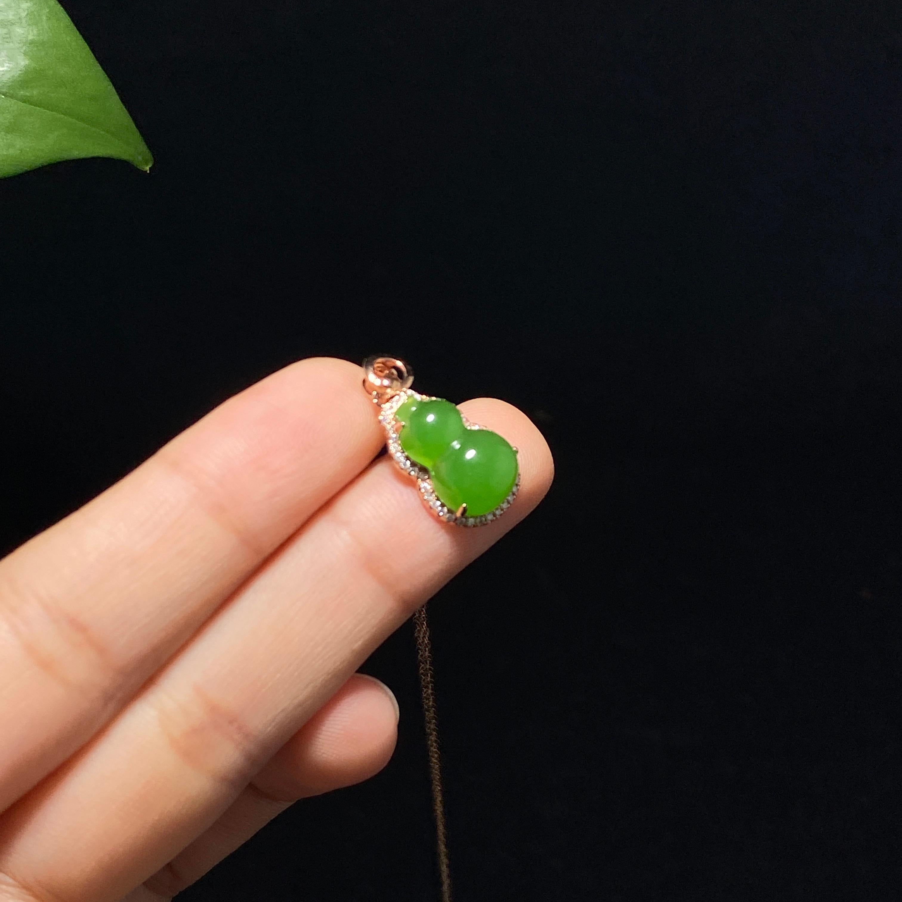精品碧玉苹果绿金镶嵌葫芦挂件(2.8g)