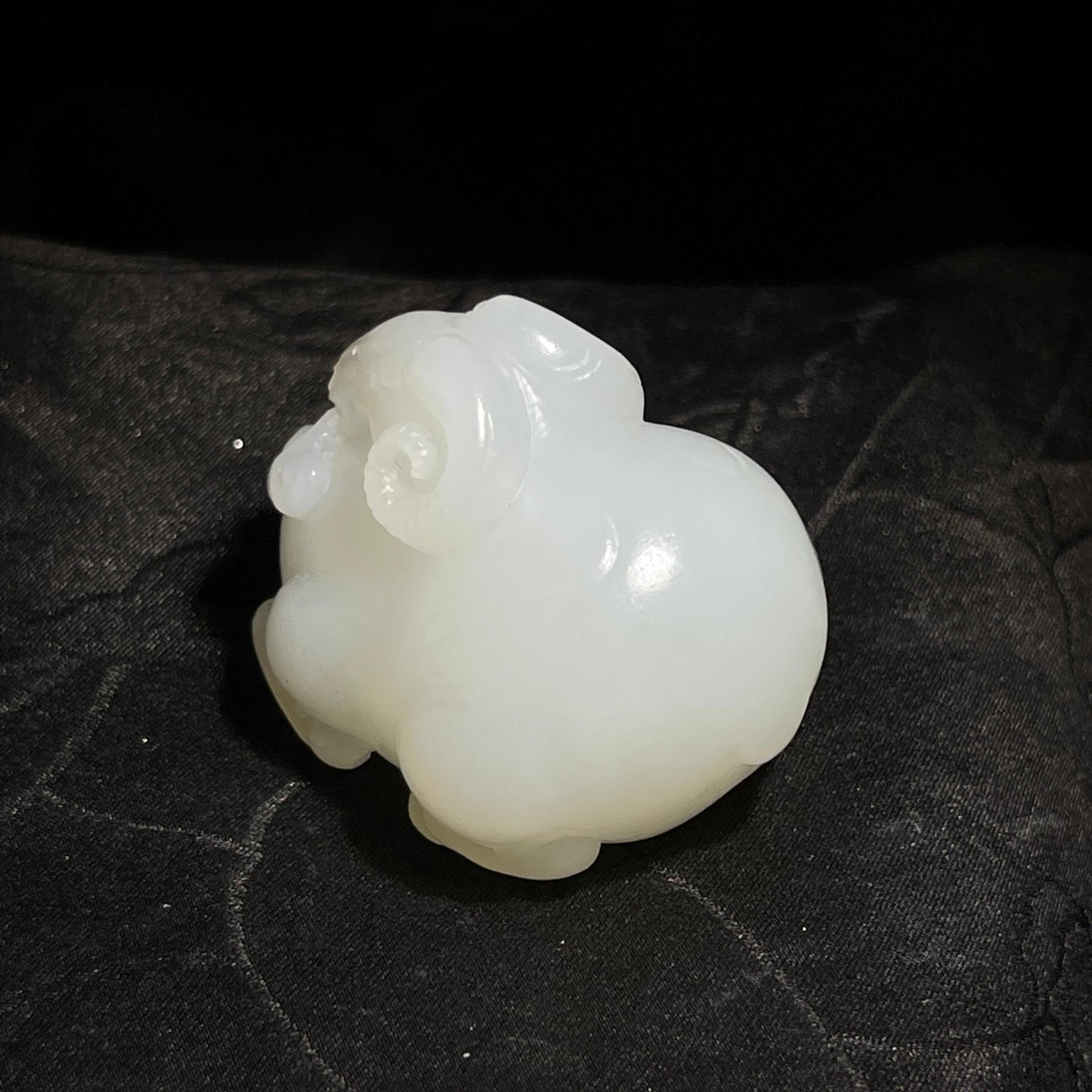 和田玉羊脂白玉羊坠(44.5g)