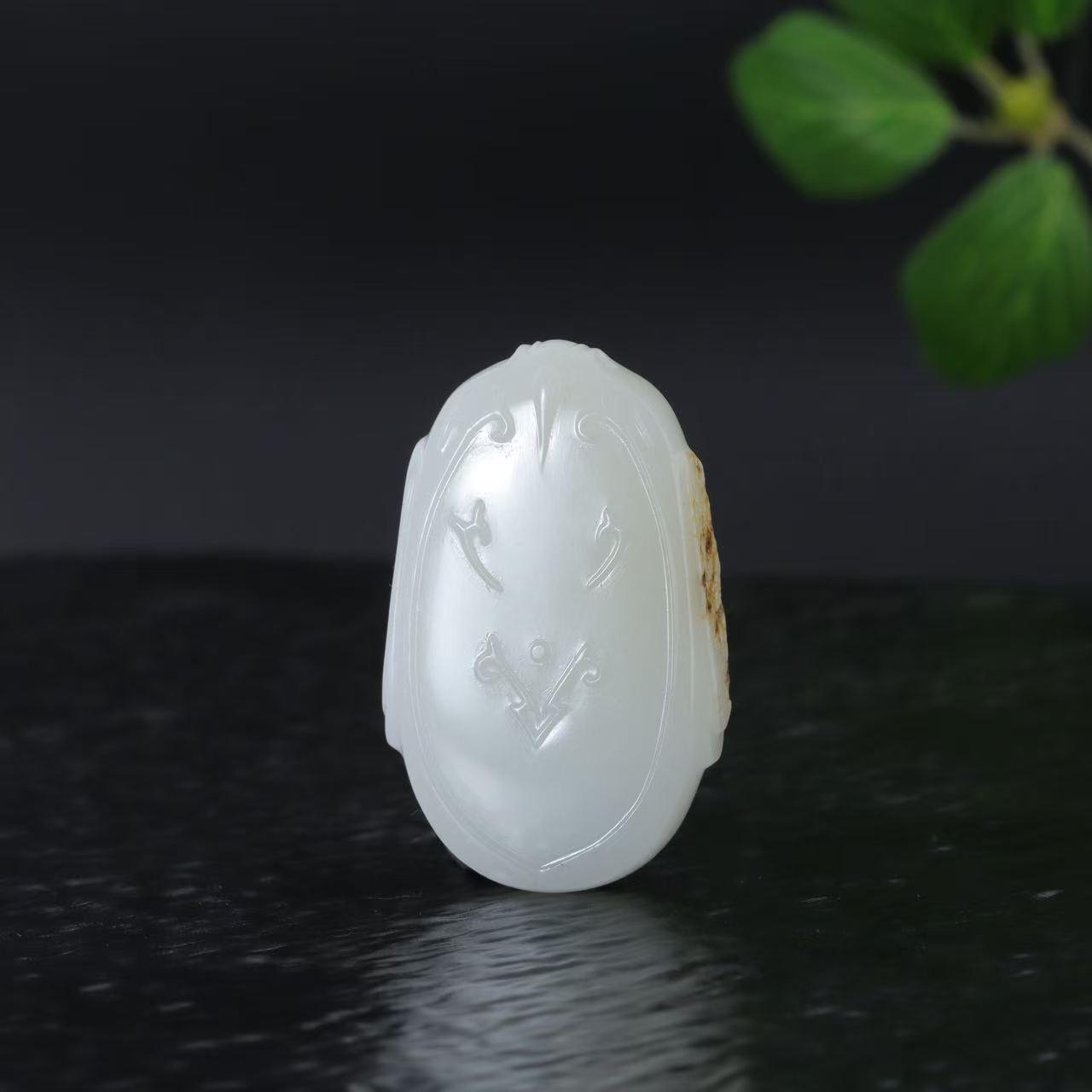 和田玉白玉无事牌挂件（41.2g） – 厚德载玉