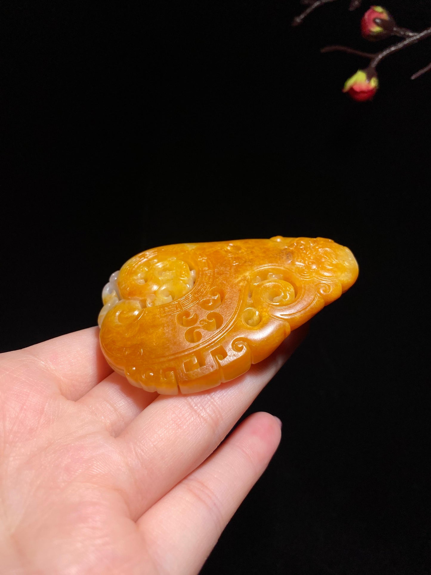 和田玉籽料仿古龙挂件(83.8g)