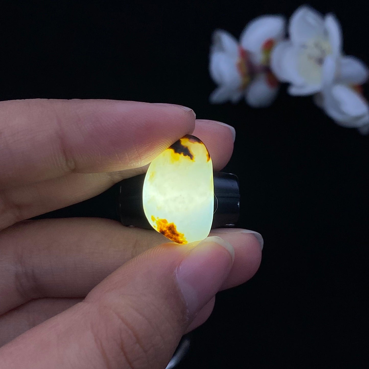 和田玉黄皮籽料戒面籽(3.4g)