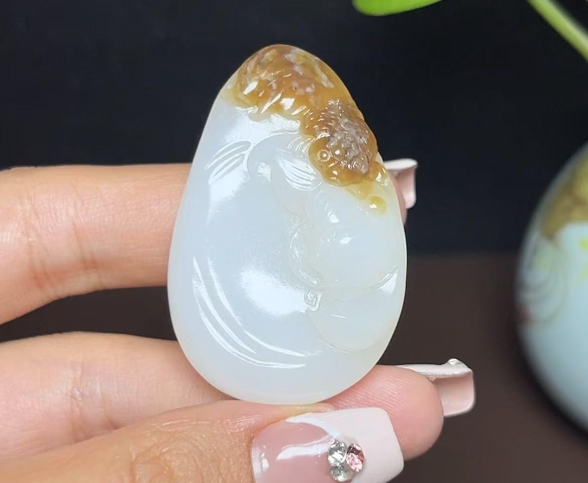 新疆和田玉且末糖白羊脂玉年年有余(26.5g)