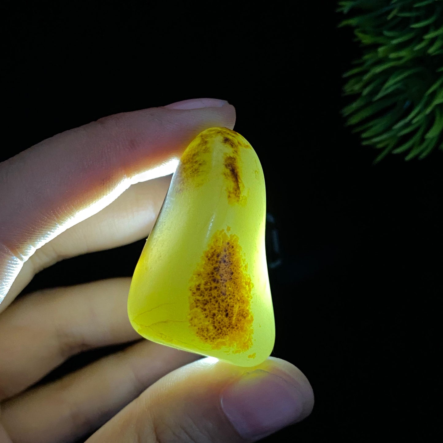 和田玉红皮籽料原石(22.6g)