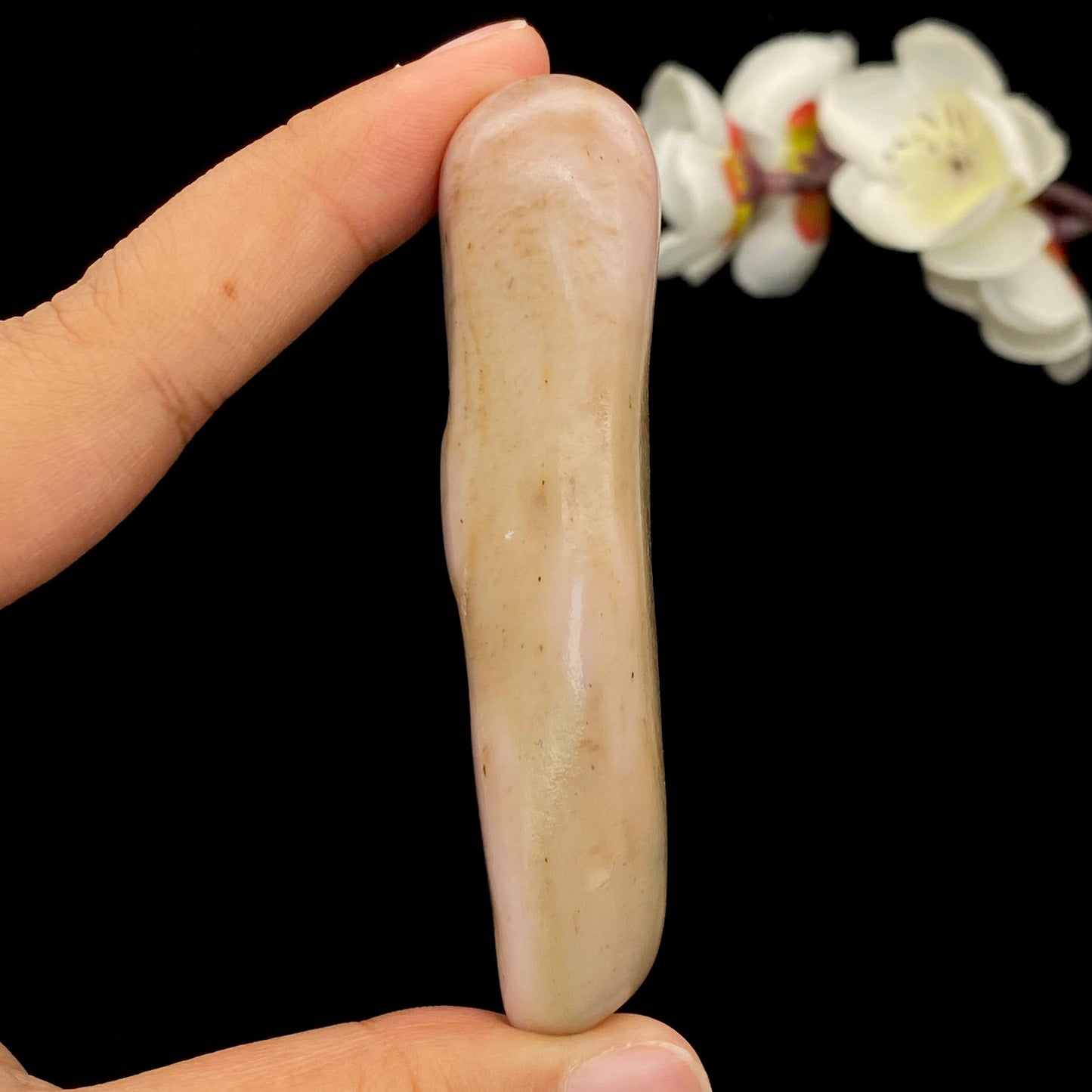 和田玉桃花玉籽料原石(77.6g)