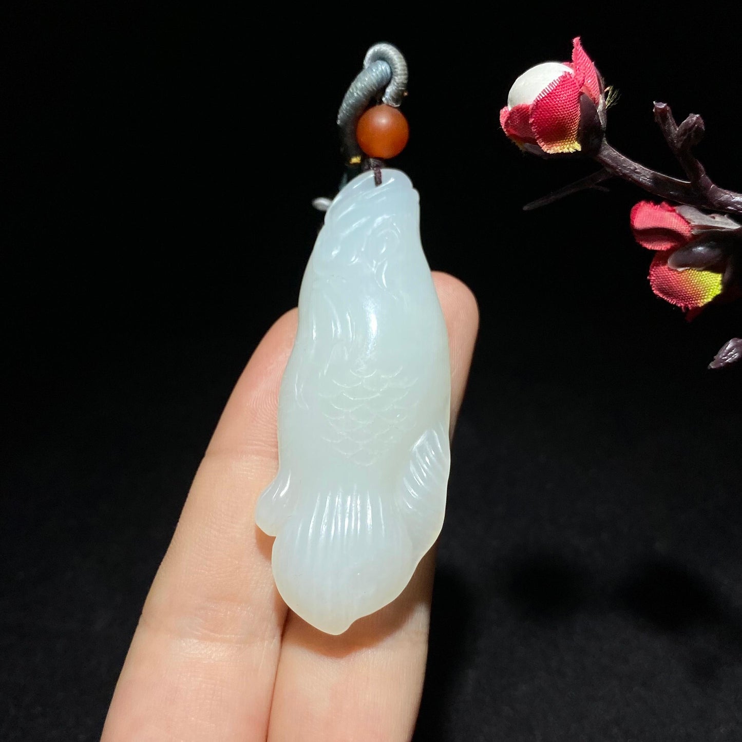 精品和田白玉年年有余挂件(22.0g)
