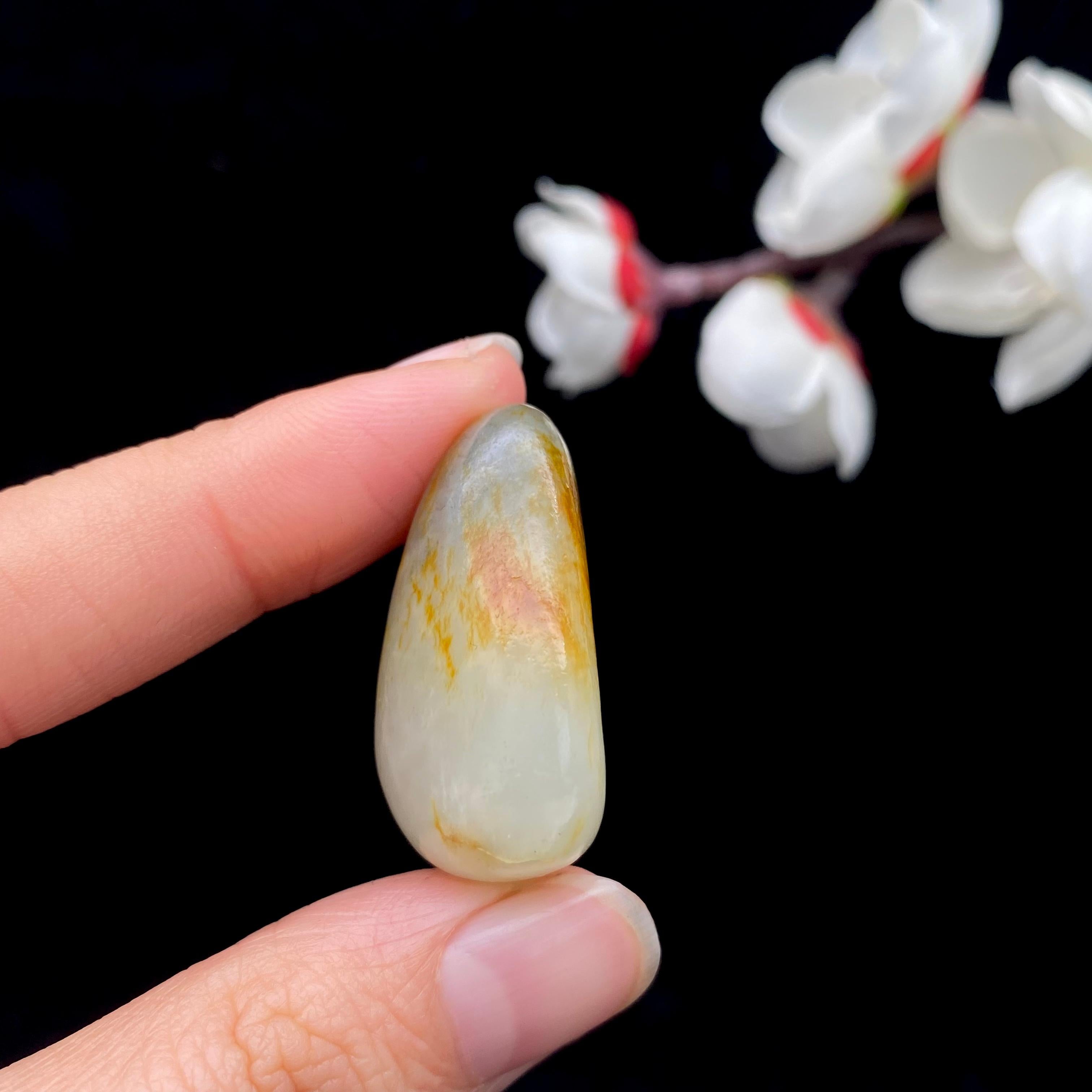 和田玉聚红皮青花低籽料原石(15.7g)