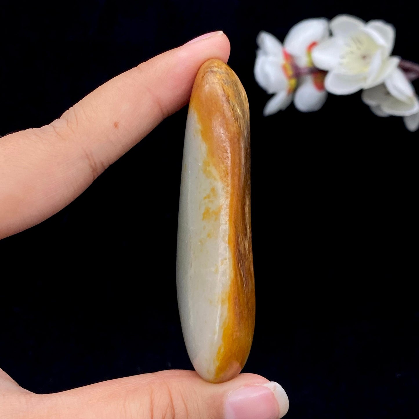 和田玉聚黄皮籽料手把件(74.9g)