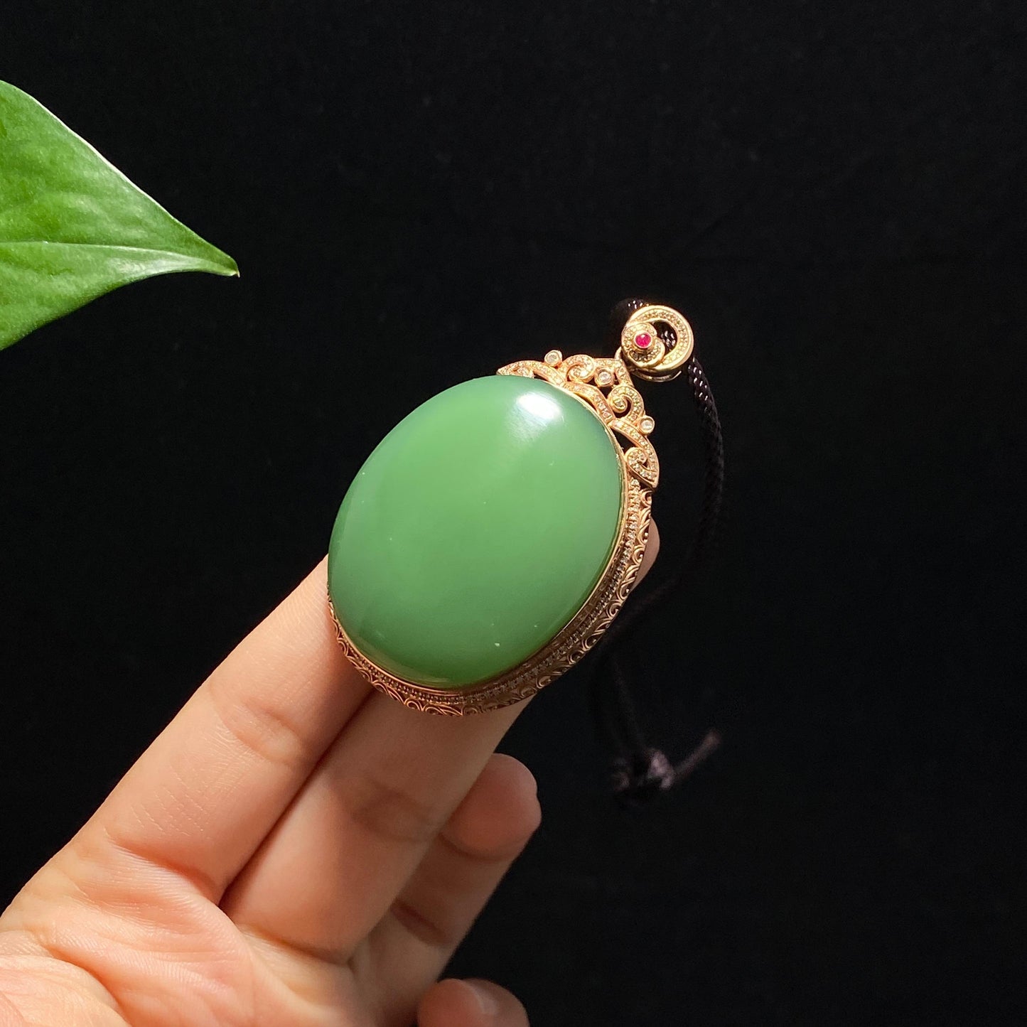 和田玉碧玉粉绿金镶嵌挂件(40.0gg)