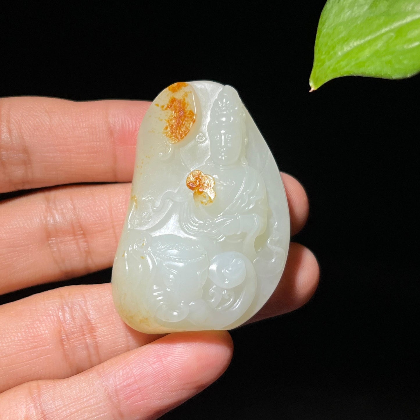 和田玉籽料红皮白肉普贤观音挂件(41.6g)