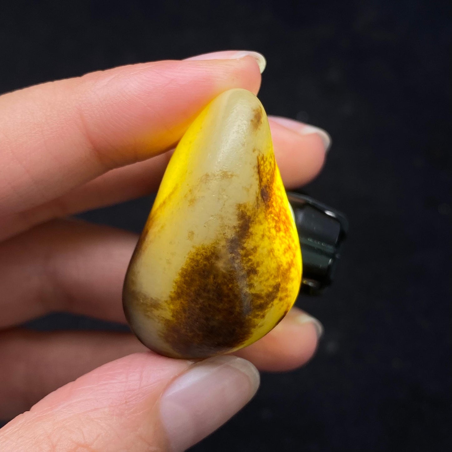 和田玉秋梨皮籽料原石(20.7g)