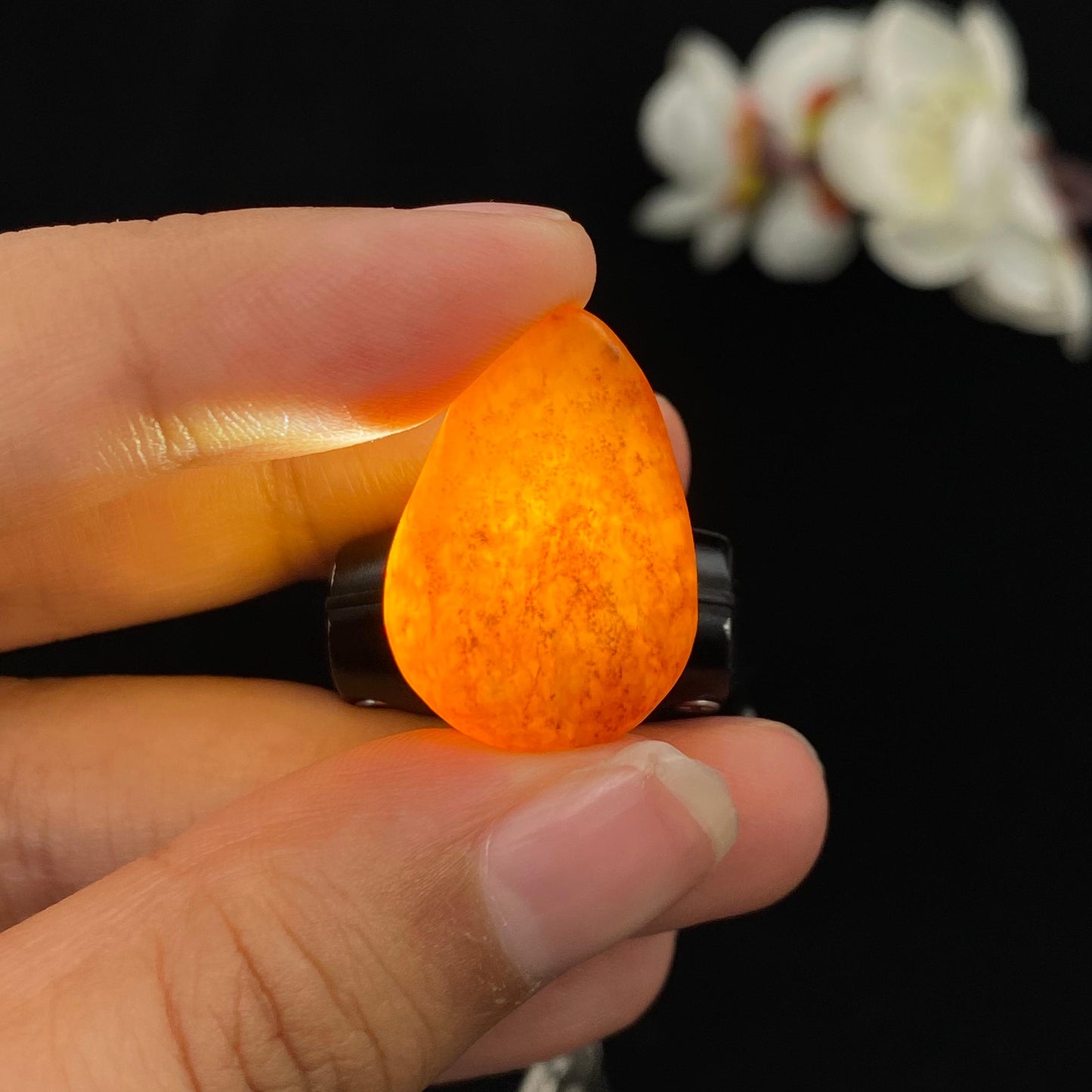 和田玉黄沁皮籽料原石(5.4g)