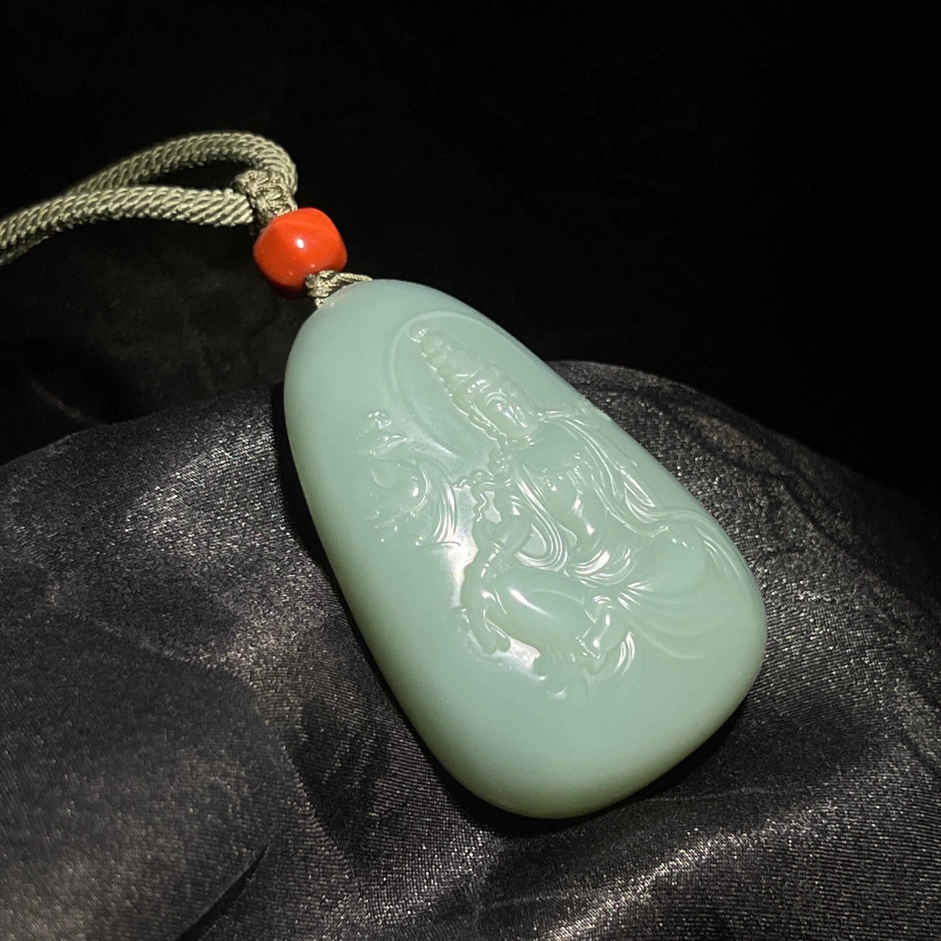 和田玉碧玉粉青观音(37.6g)