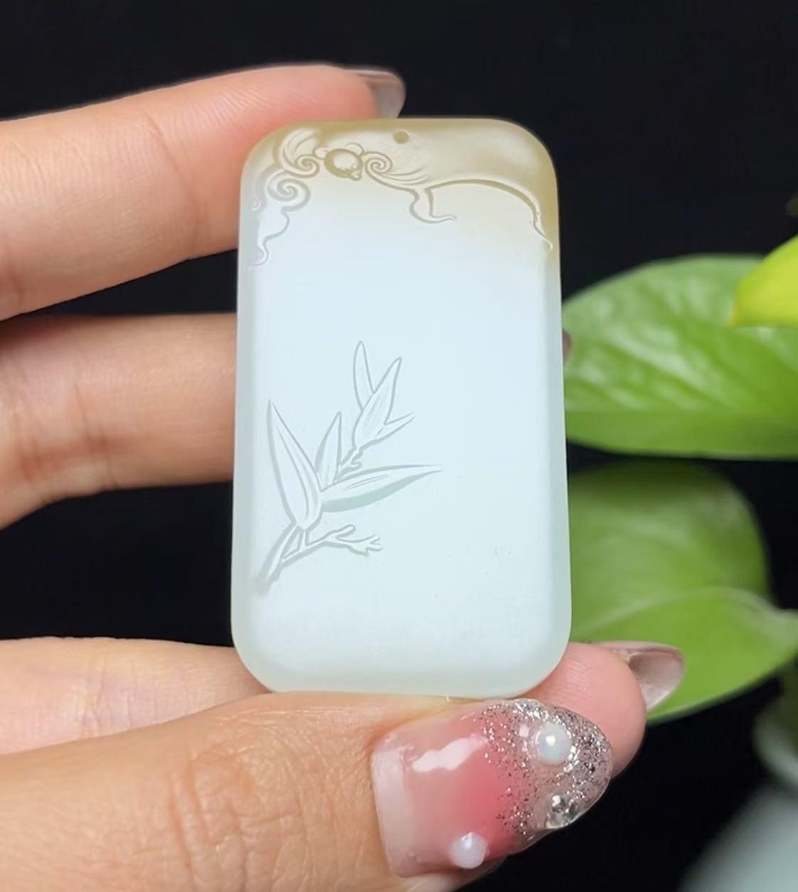 新疆和田玉且末糖羊脂玉事业高升牌(30.6g)