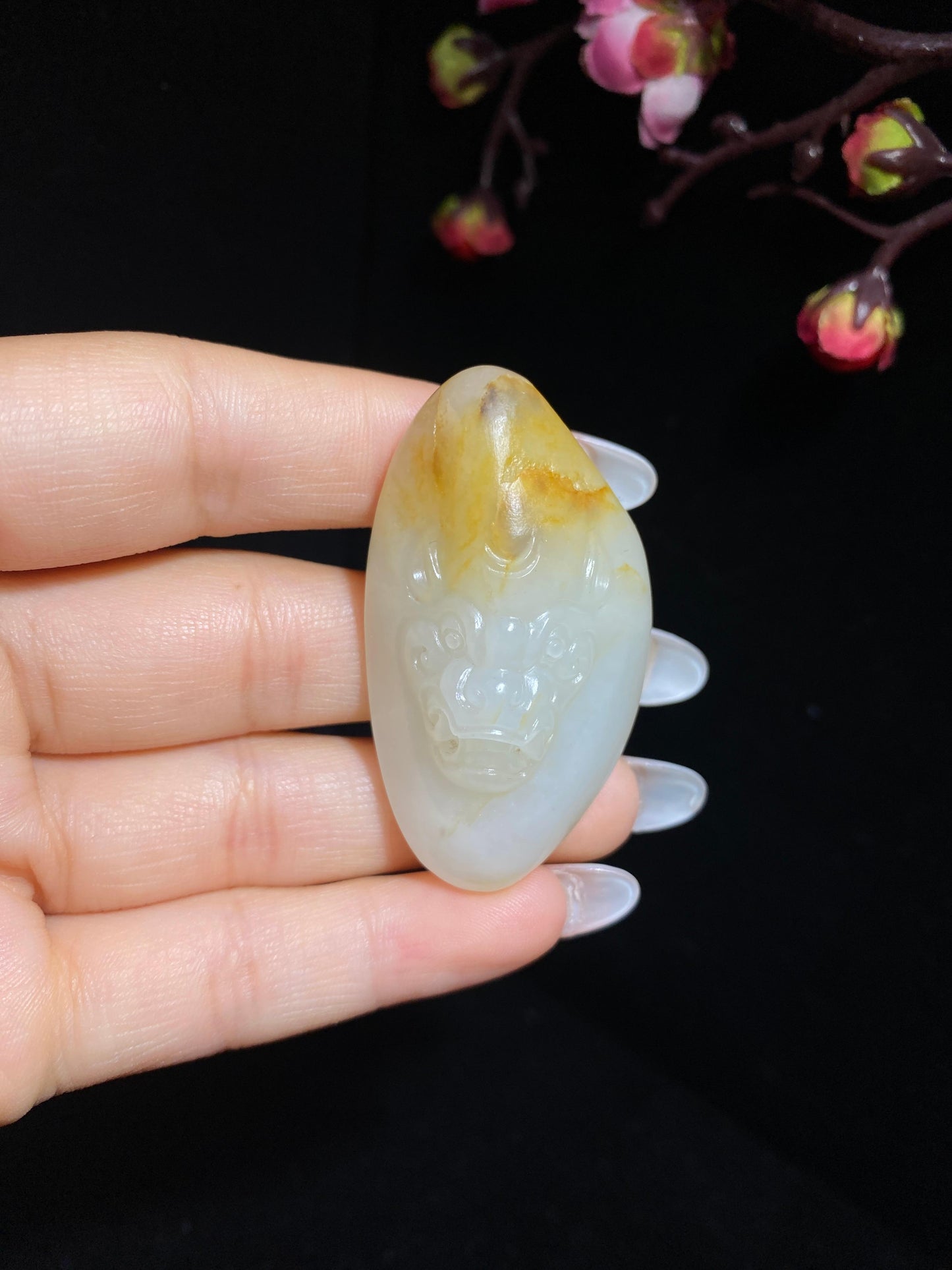 和田玉籽料白玉兽面挂件(30.7g)