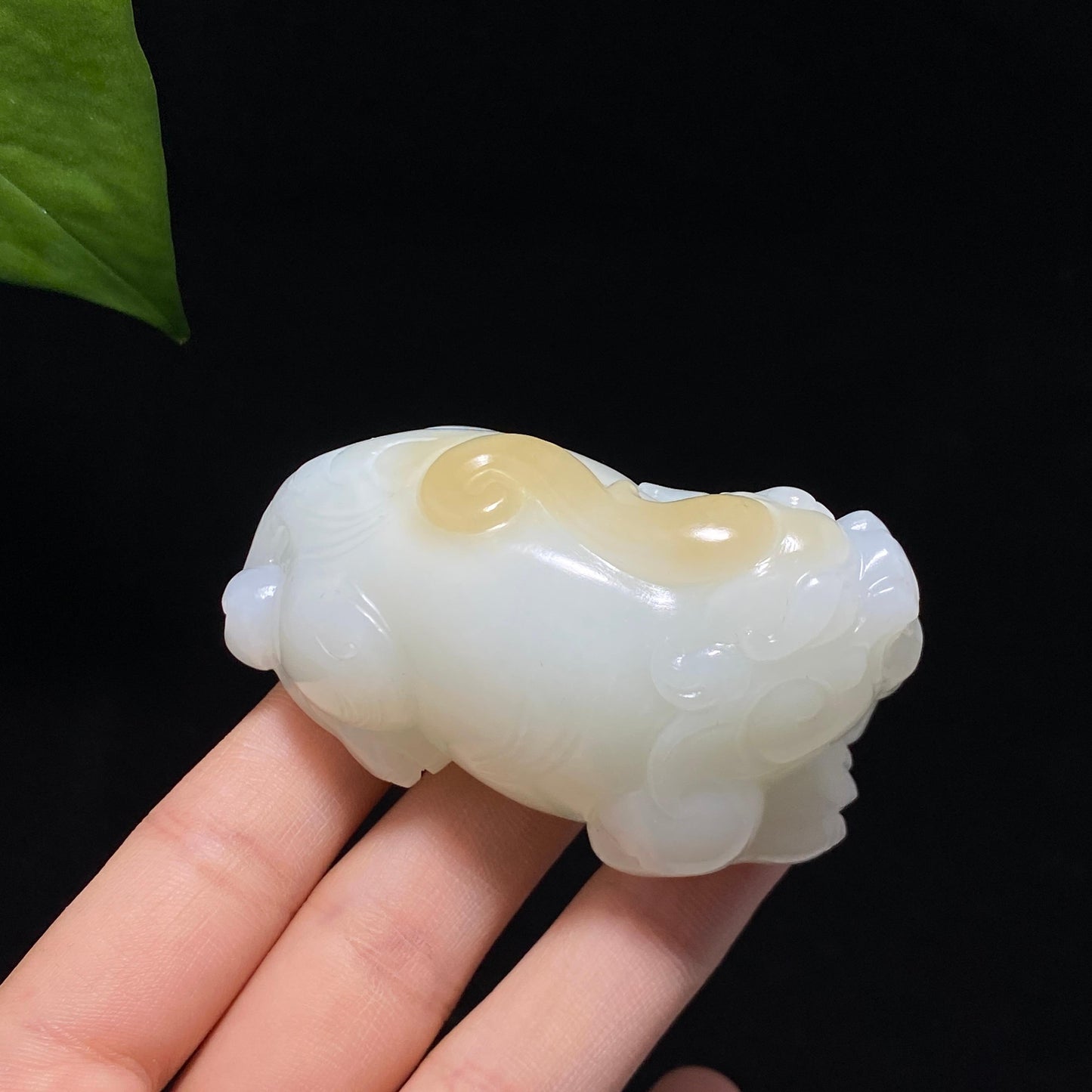 高品质和田玉且末糖白貔貅手把件