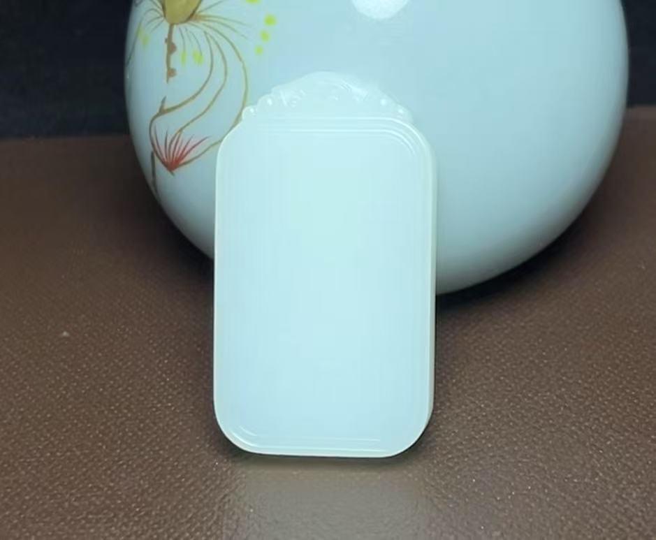 和田羊脂玉平安无事牌(30.1g)