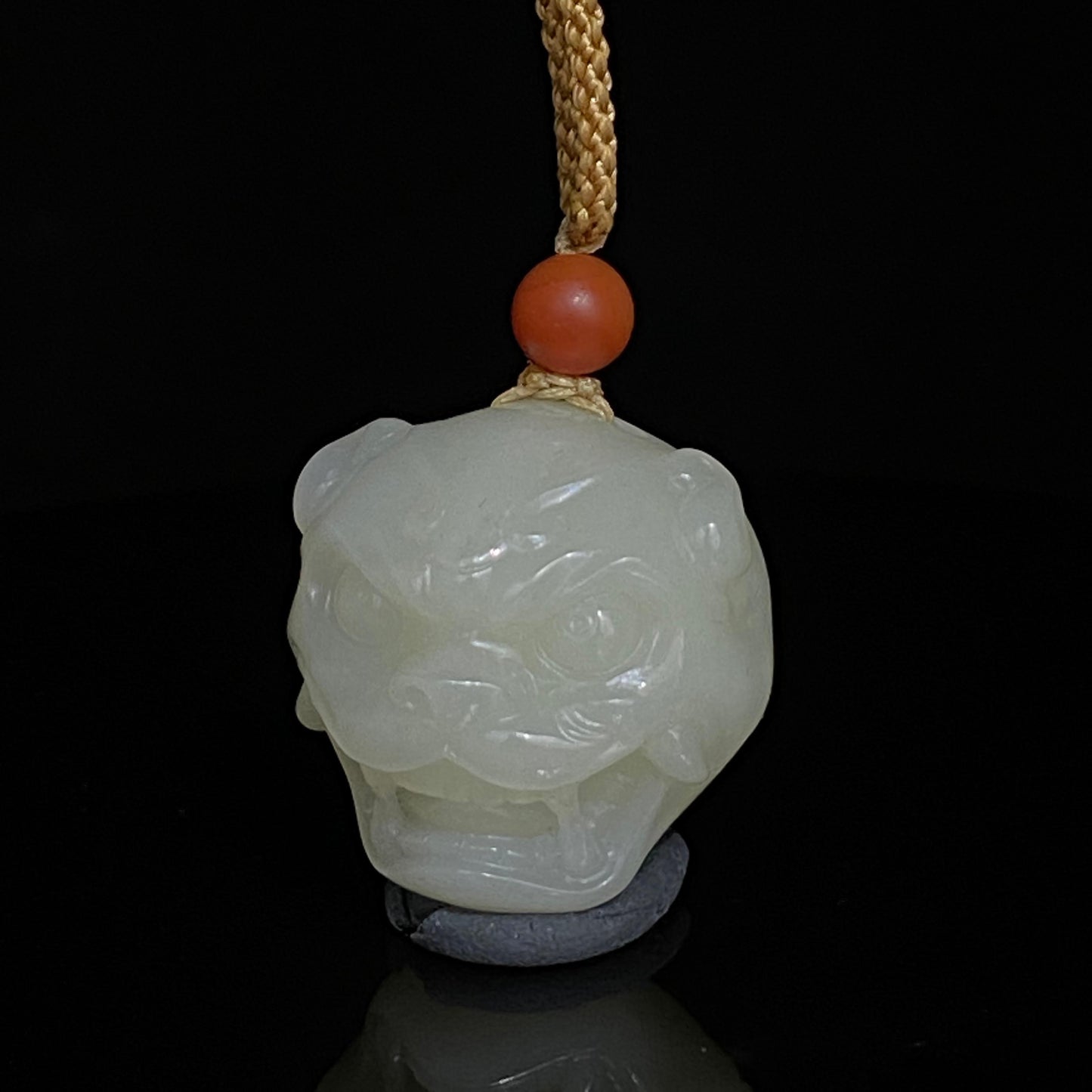和田玉兽面挂件(16.26g)