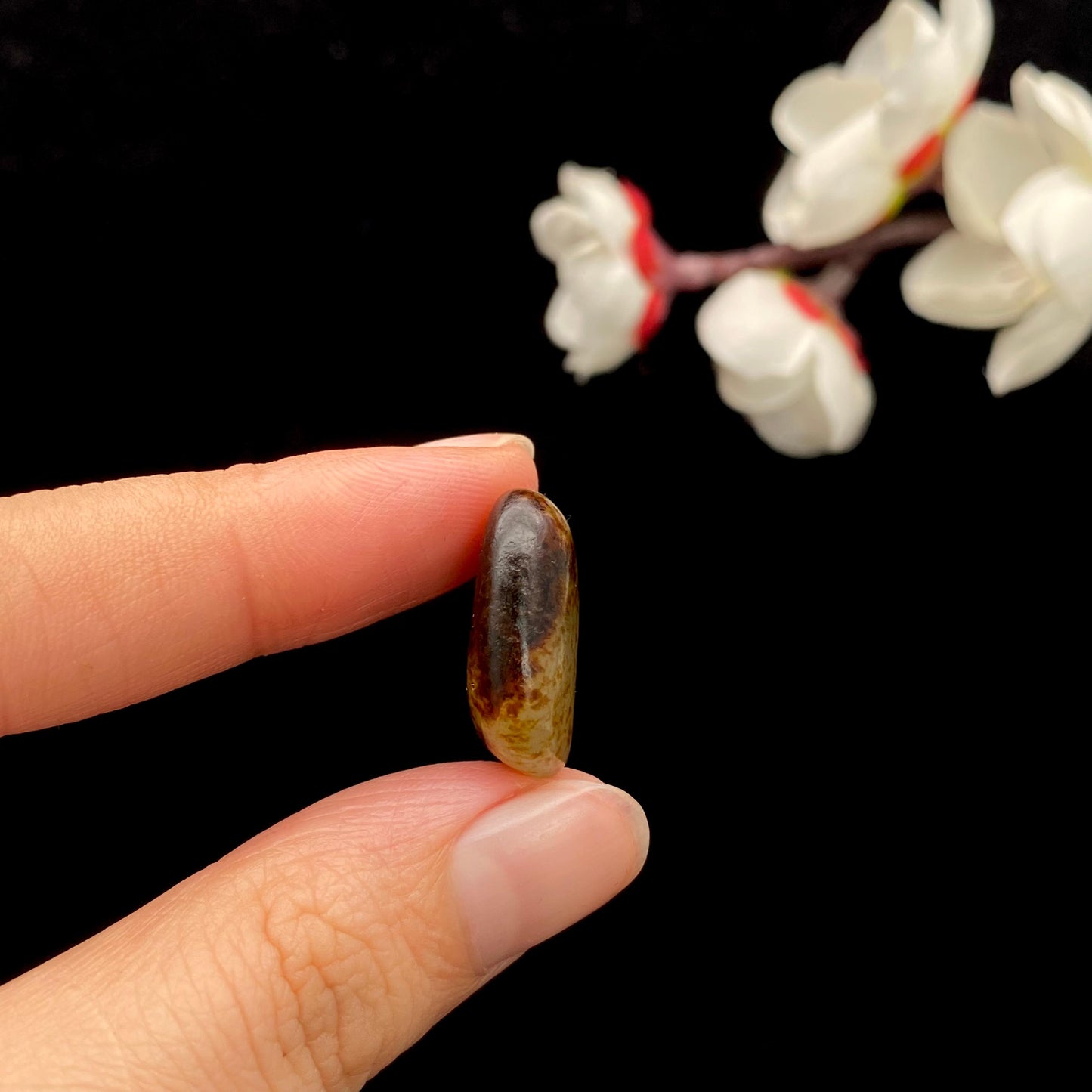 和田玉洒红皮籽料原石(3.7g)