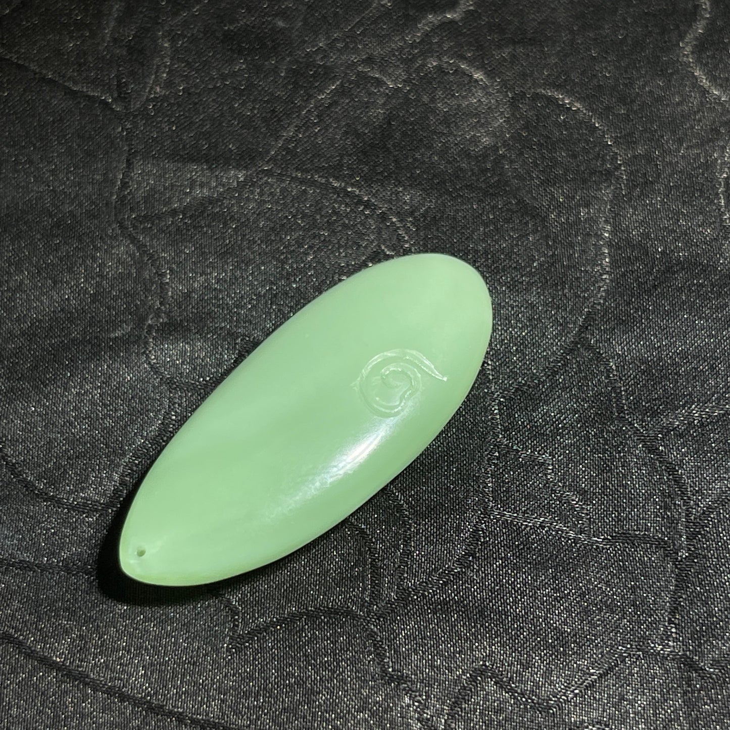 和田玉且末碧玉黑羊洞薄荷绿悟道坠(5.98g)