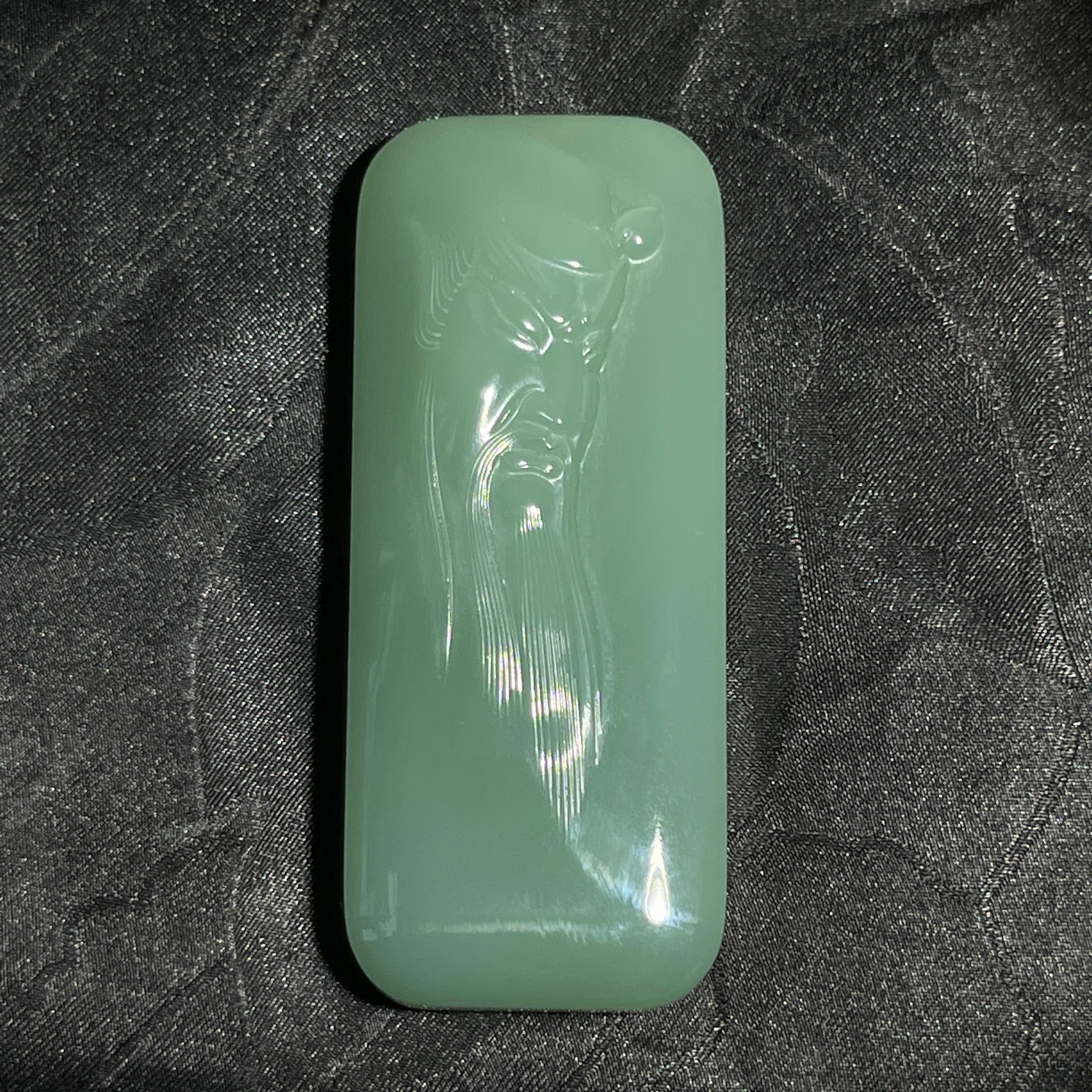 和田玉碧玉粉青关公牌(35.8g)