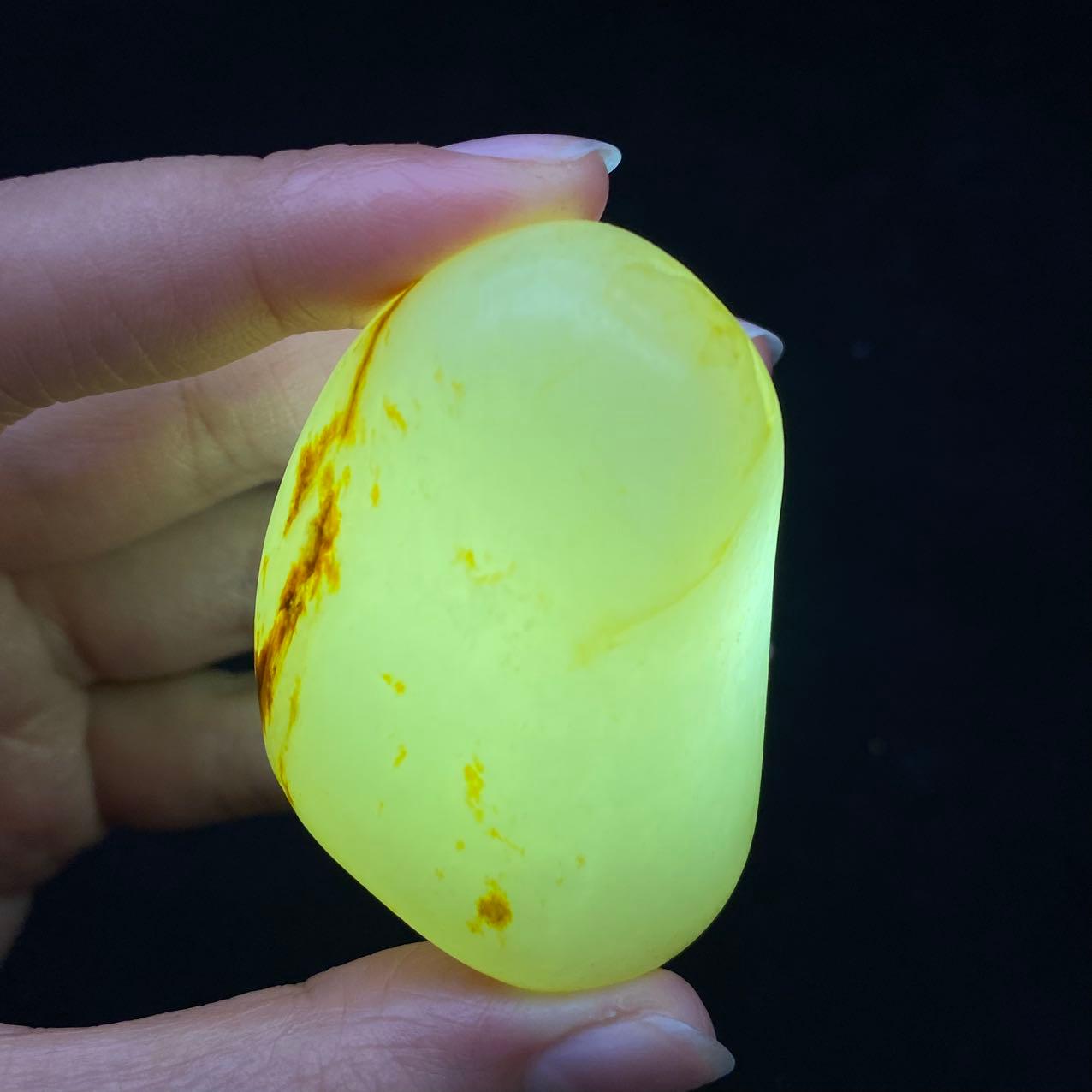 和田玉黄皮籽料原石(68.2g)