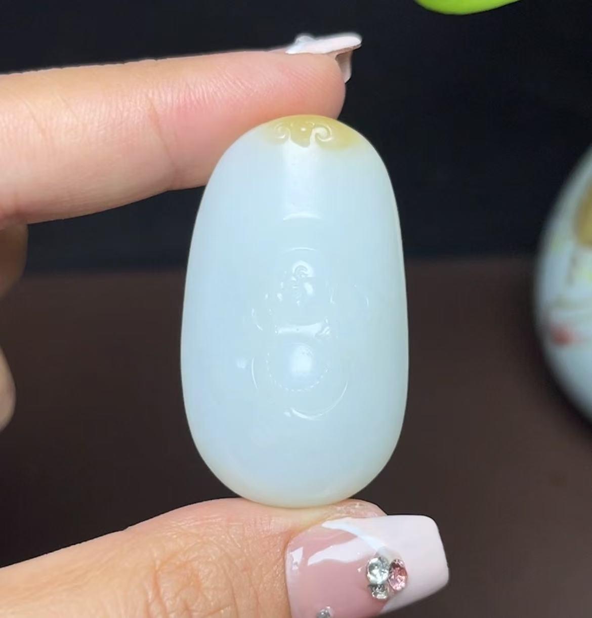 新疆和田玉且末糖白羊脂玉佛公(26.4g)