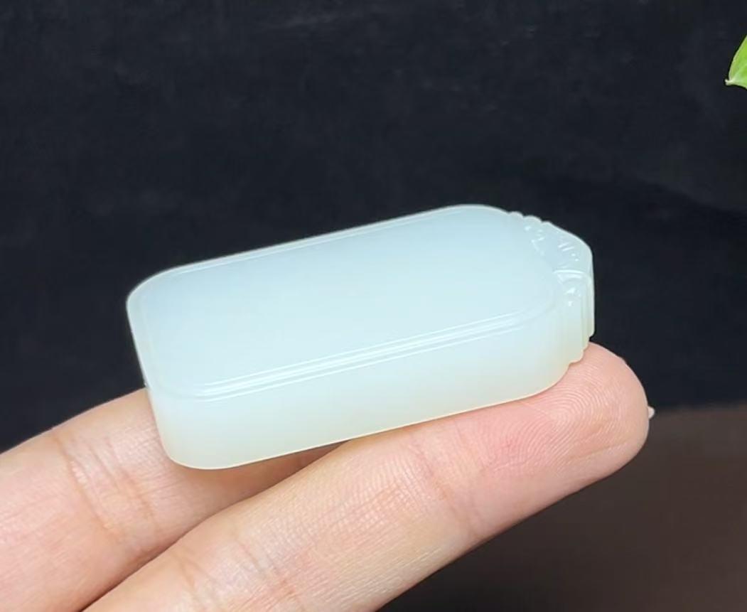 和田羊脂玉平安无事牌(30.1g)