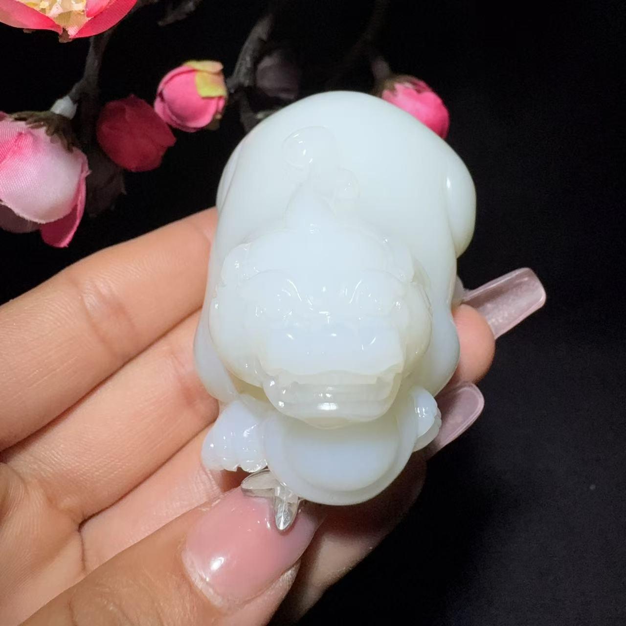 和田玉白玉手把件貔貅(129.1g)