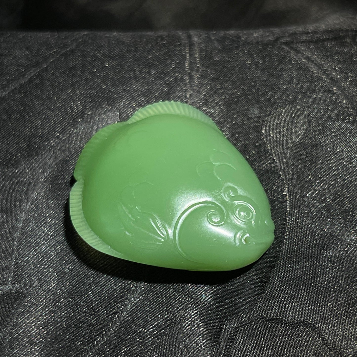 和田玉碧玉粉绿鱼吊坠(12.9g)