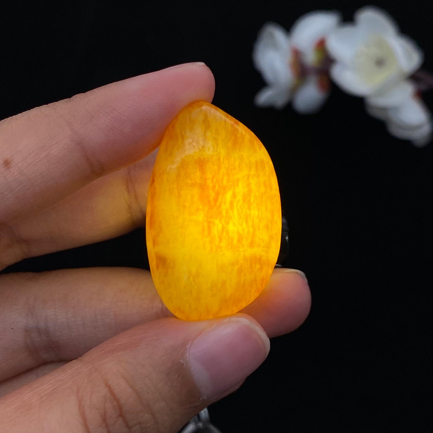 和田玉满洒金皮籽料吊坠籽(14.4g)