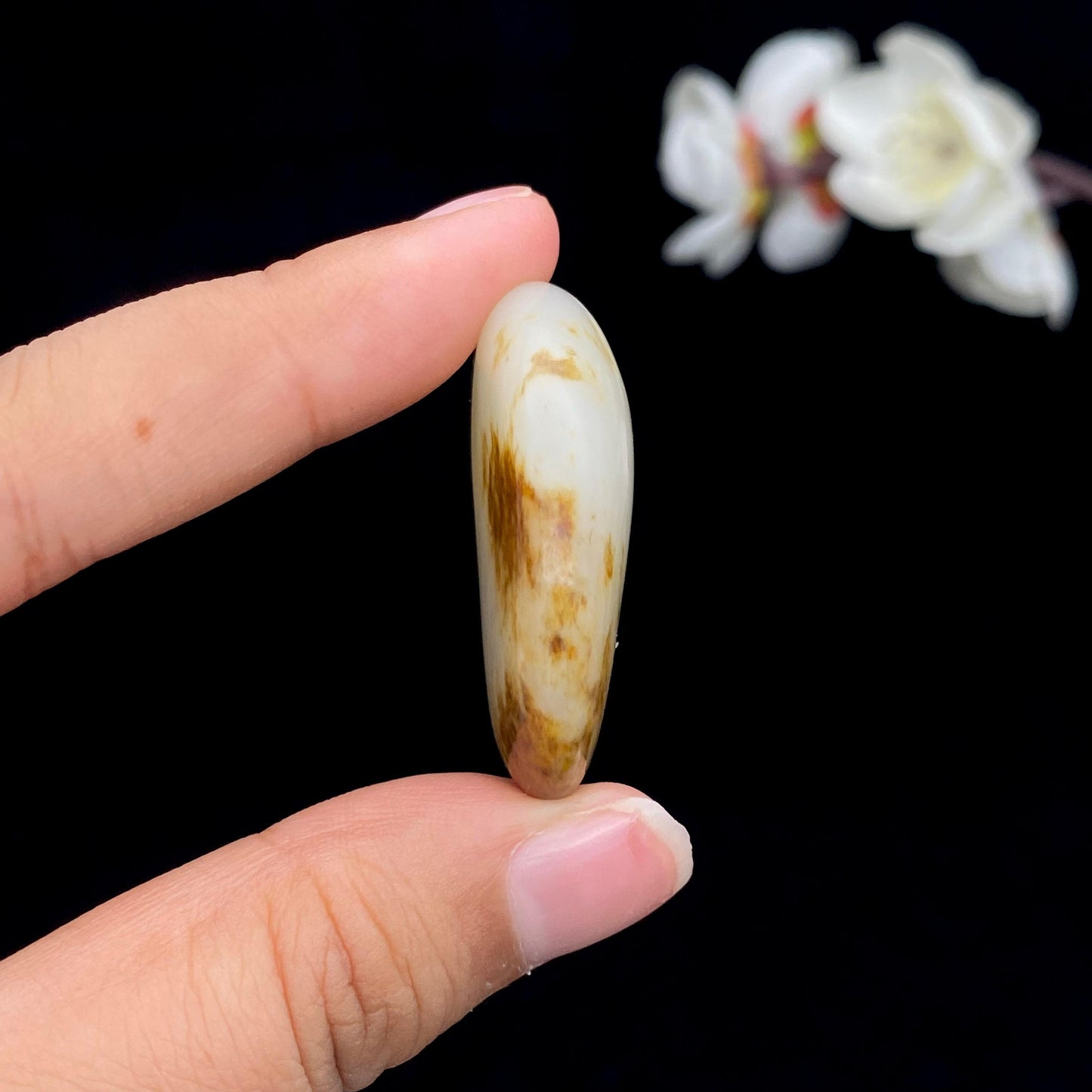 和田玉秋梨皮籽料挂件(20.9g)