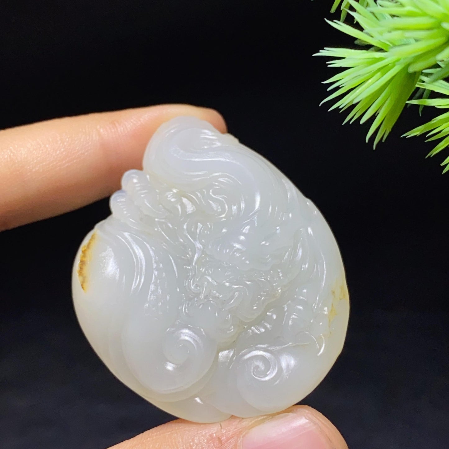 和田玉籽料龙行天下挂件(34.3g)