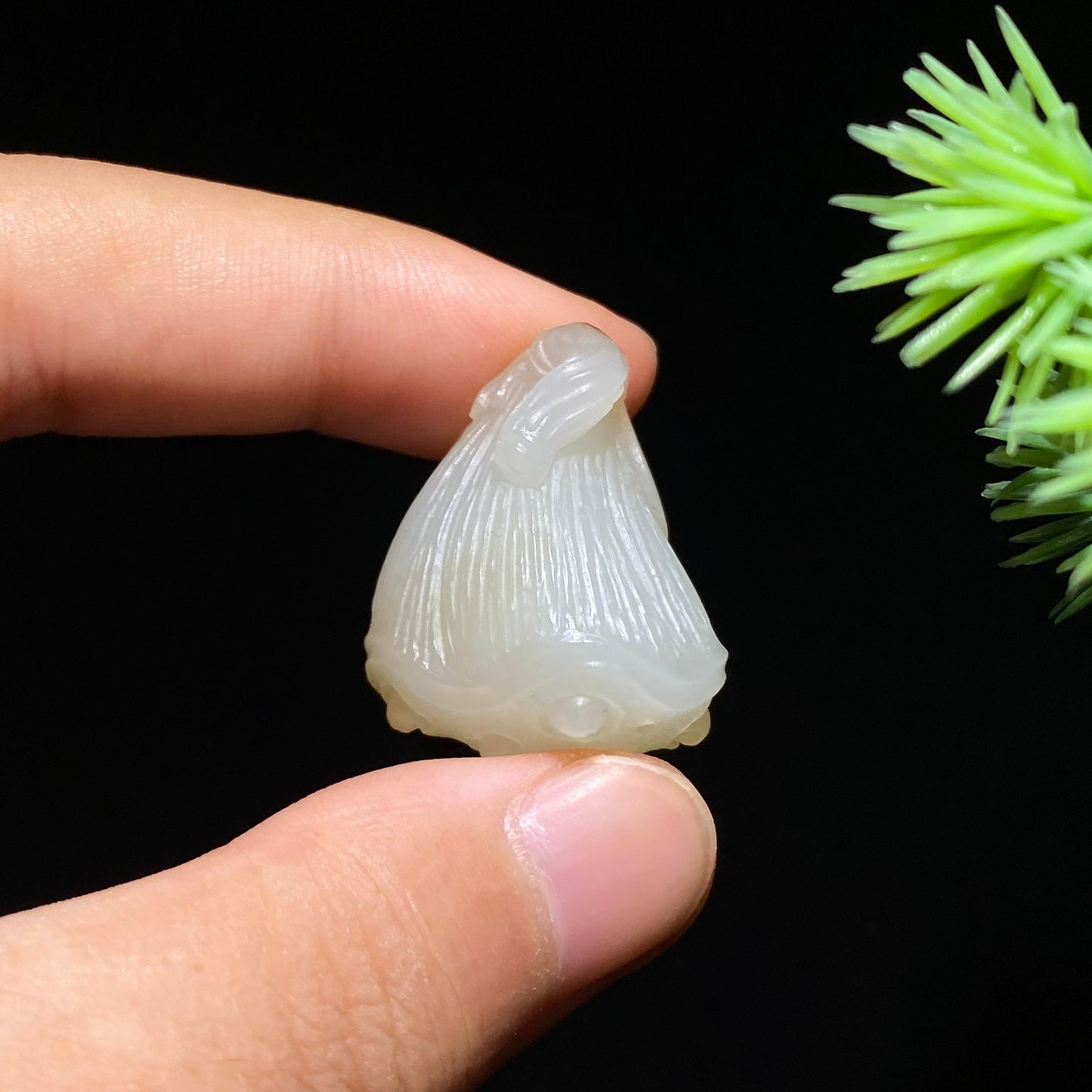 和田玉籽料莲蓬挂件(11.1g)