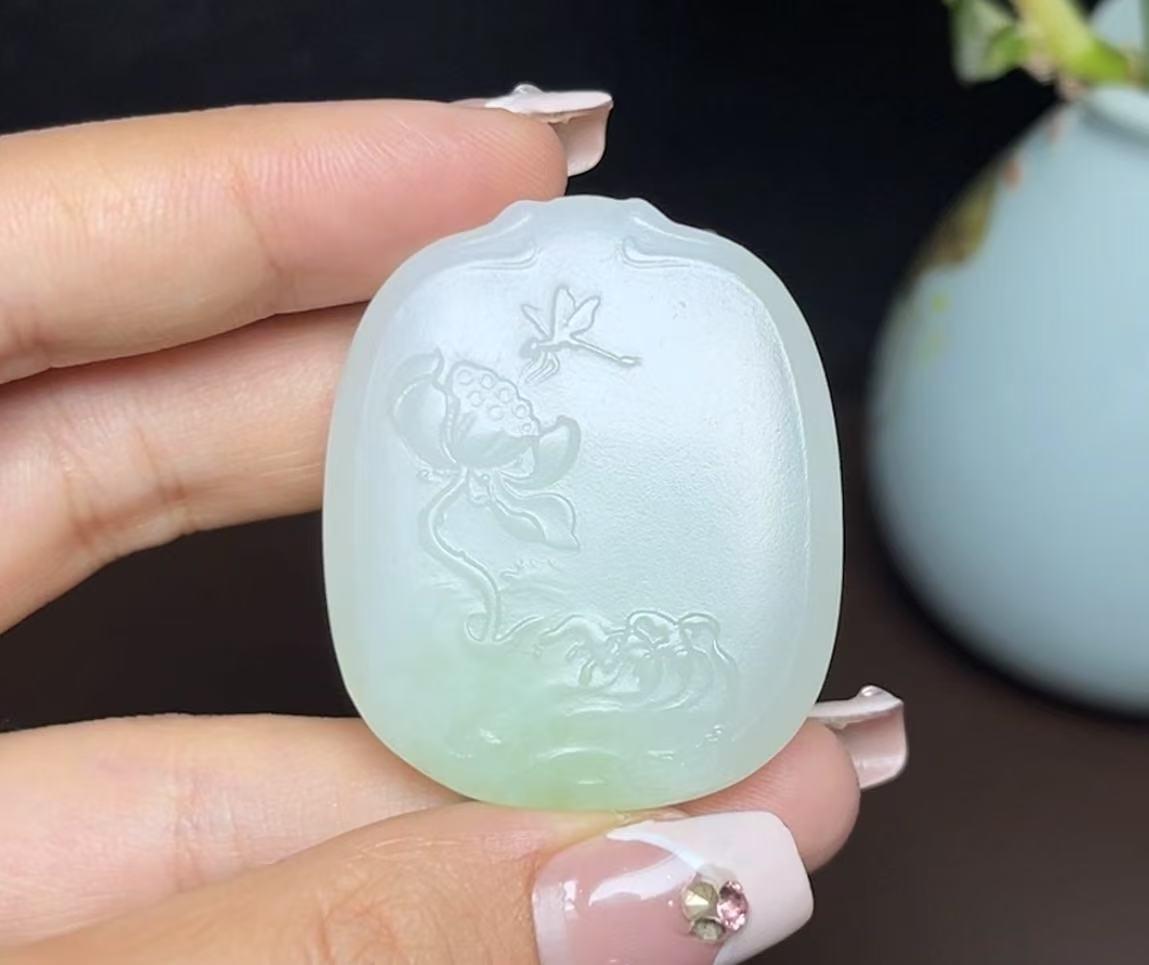 和田羊脂玉带翠观音(29.6g)