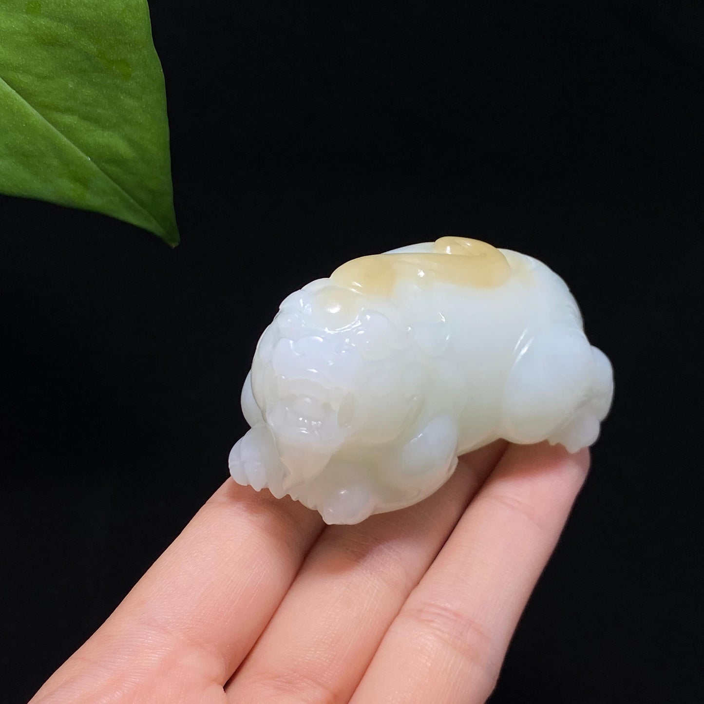 高品质和田玉且末糖白貔貅手把件