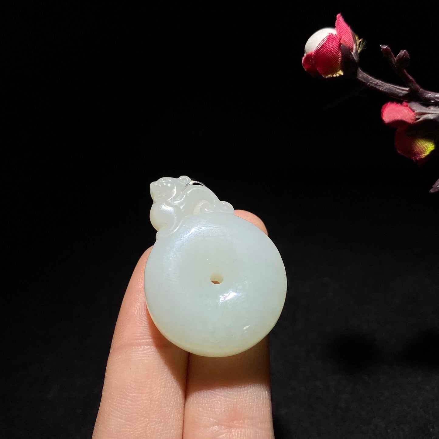 精品和田白玉山料貔貅平安扣挂件(17.3g)