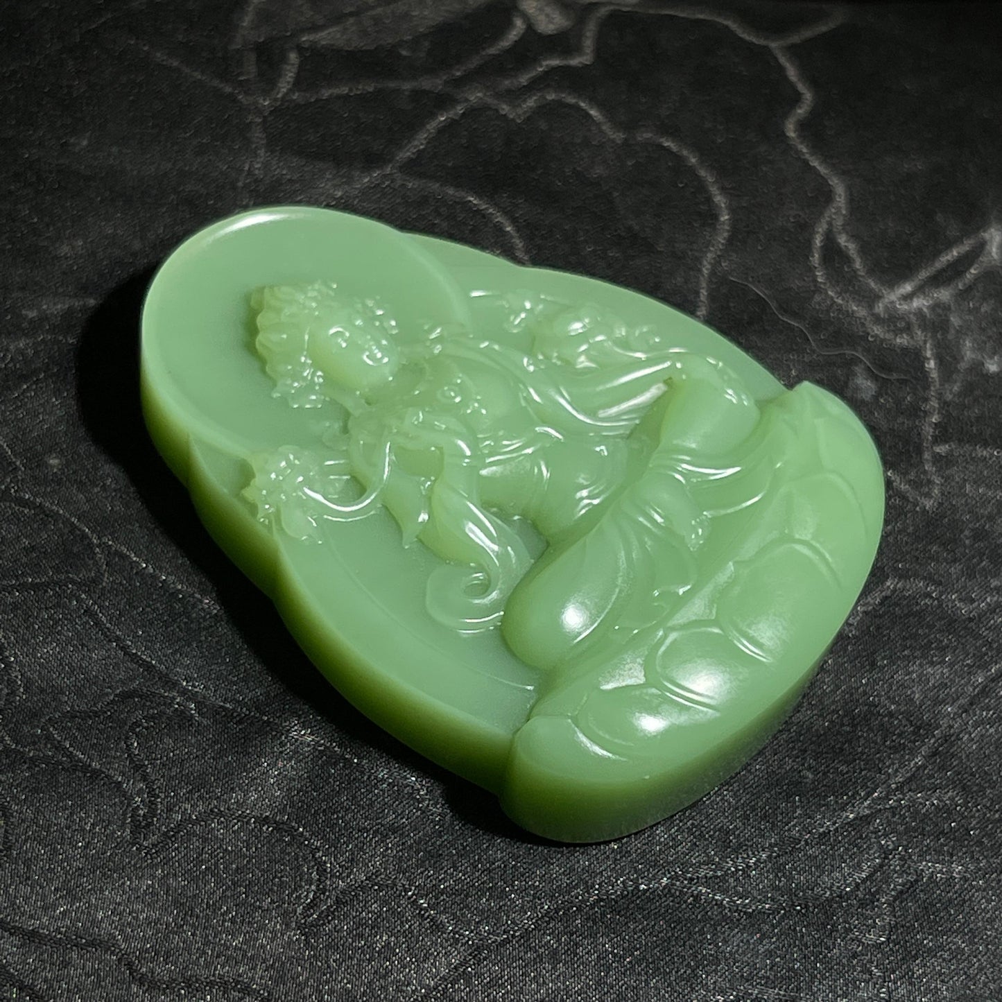 和田玉碧玉粉绿观音牌(53.8g)