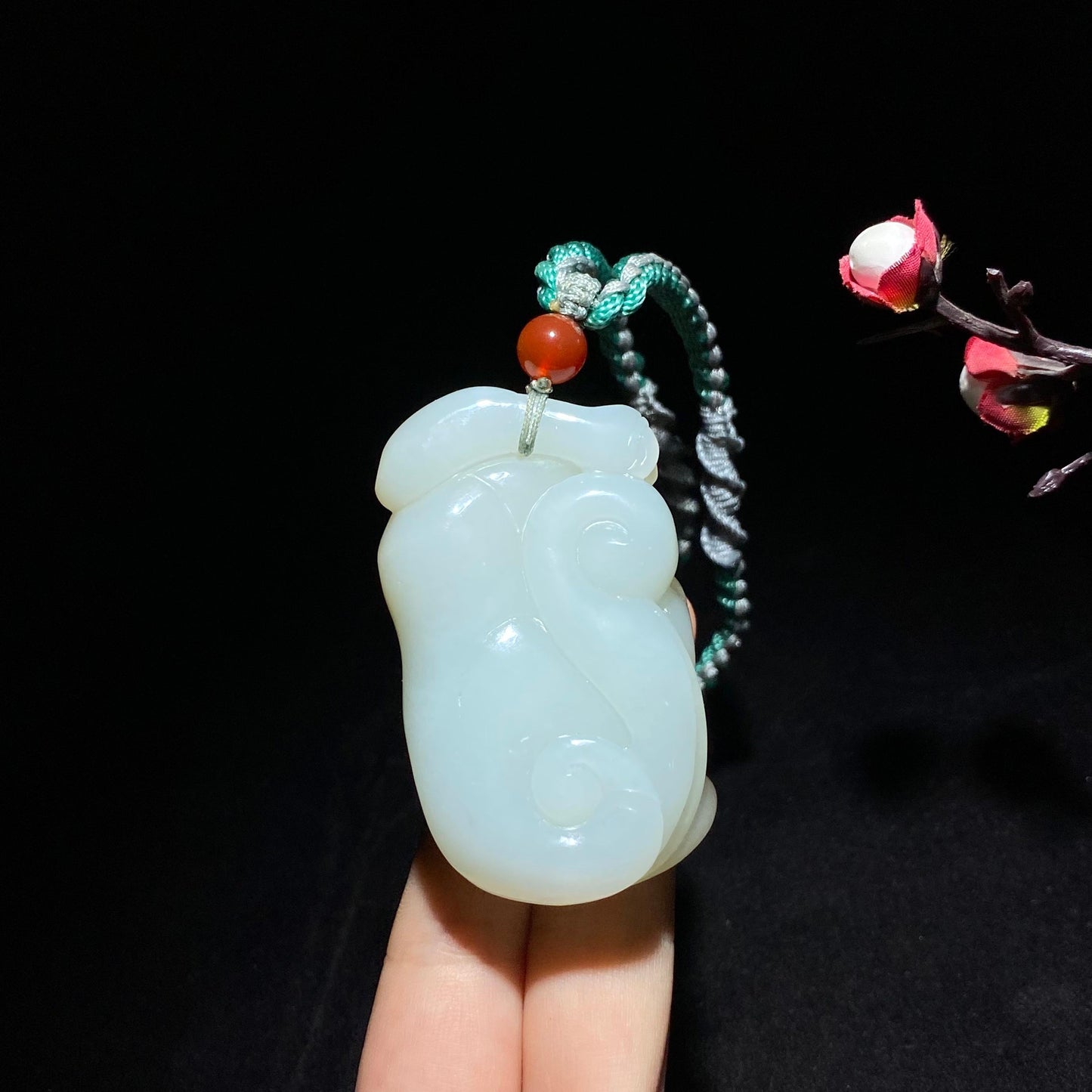和田山料糖白玉貔貅手把件(108.8克)