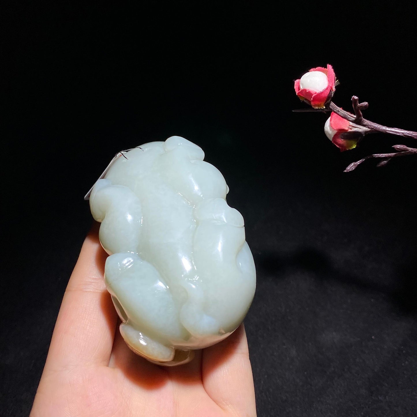 新疆且末糖白玉生肖猪手把件(258.9g)