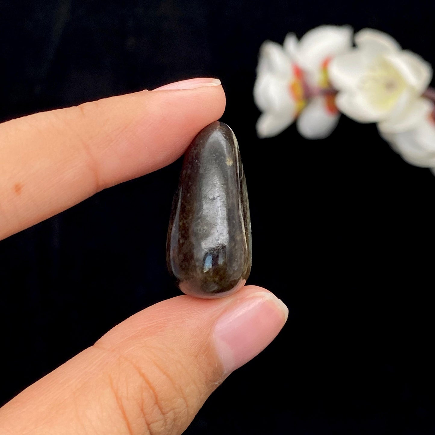和田玉黑秋梨皮青花底籽料吊坠籽(15.2g)