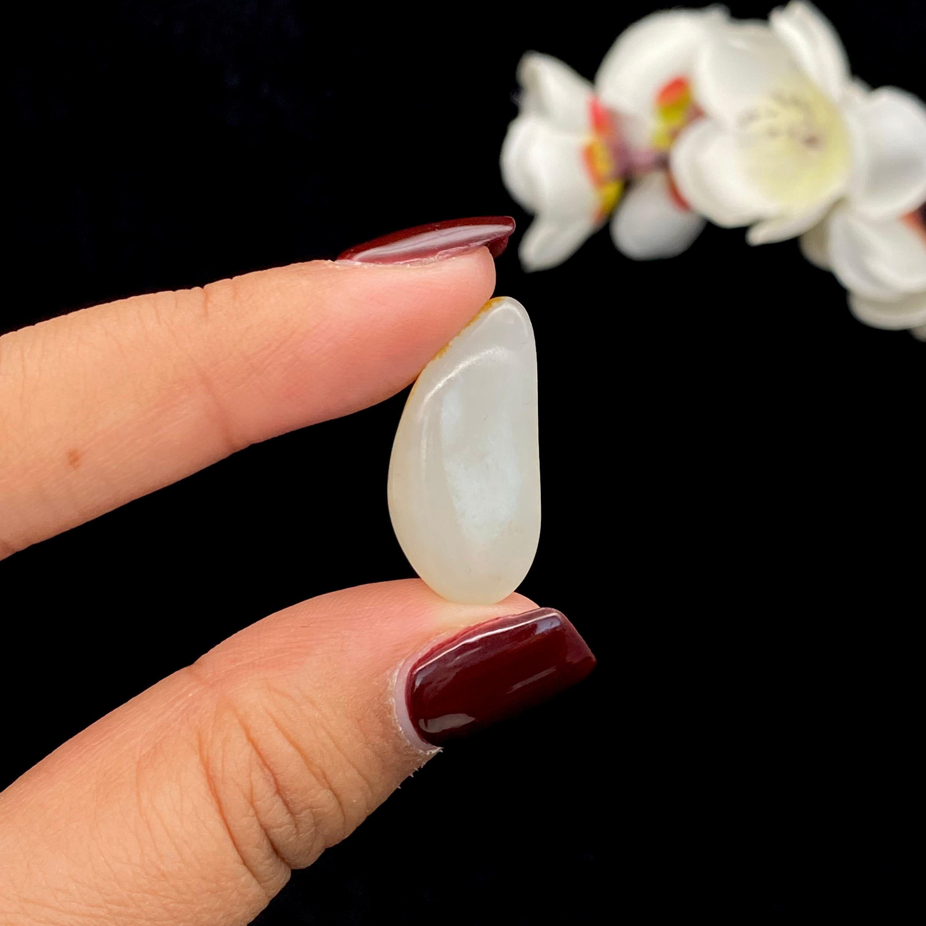 和田玉聚黄皮籽料原石(4.4g)