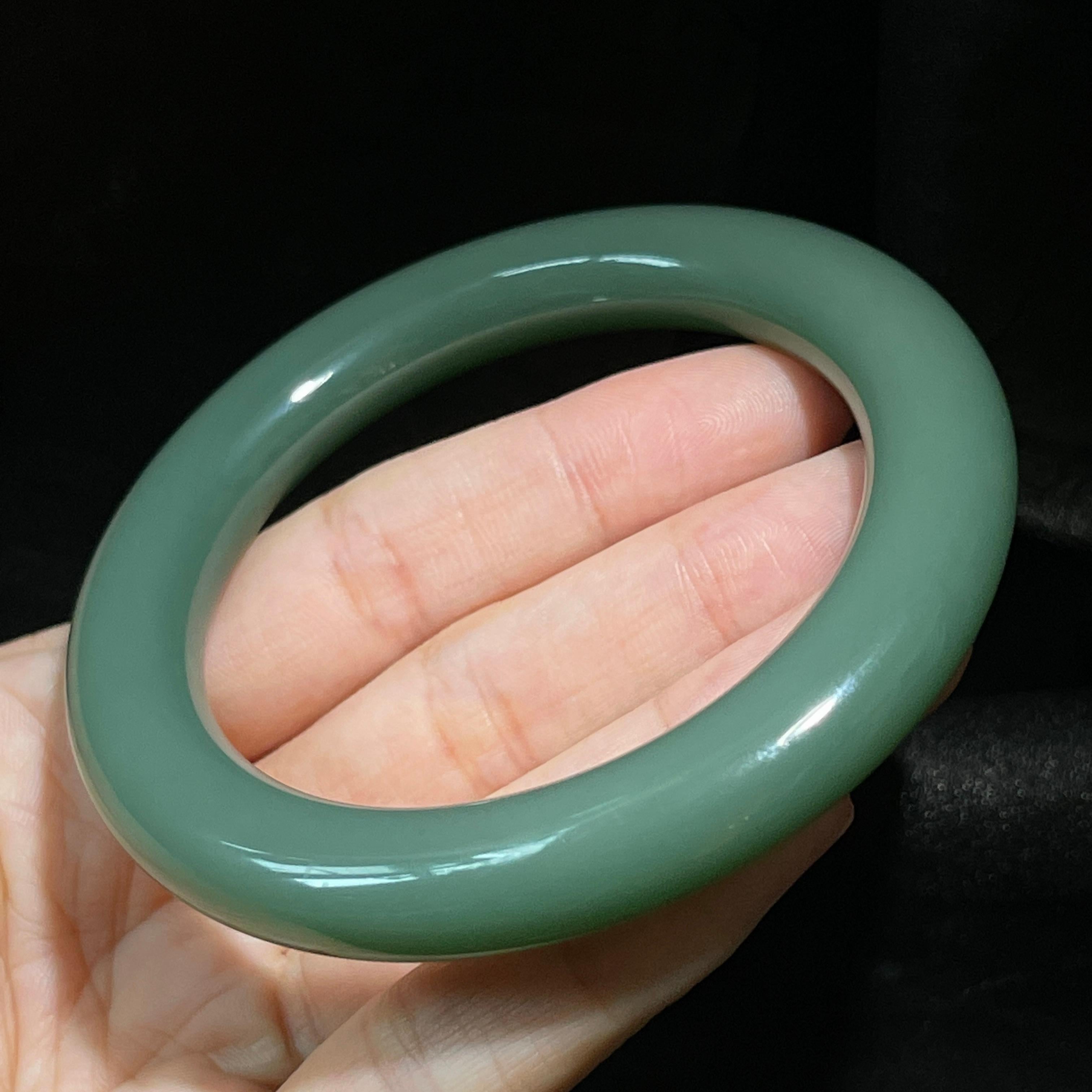 和田玉碧玉鸭蛋青手镯(55.4g)