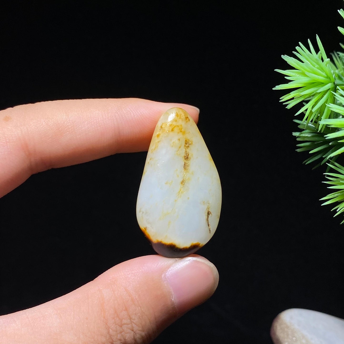 和田玉白玉红皮籽料原石(10.8g)