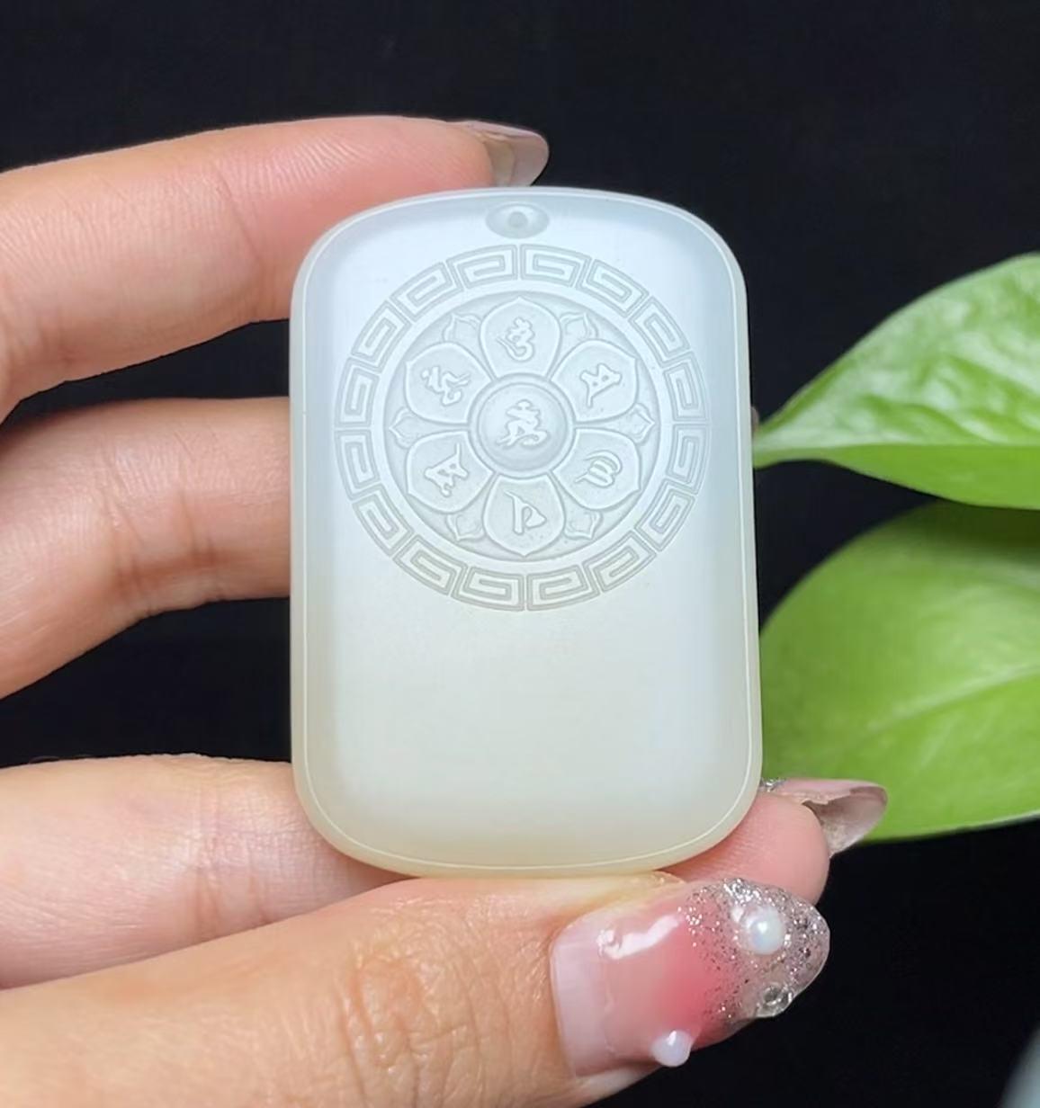 和田玉且末糖羊脂玉普贤菩萨(40.3g)