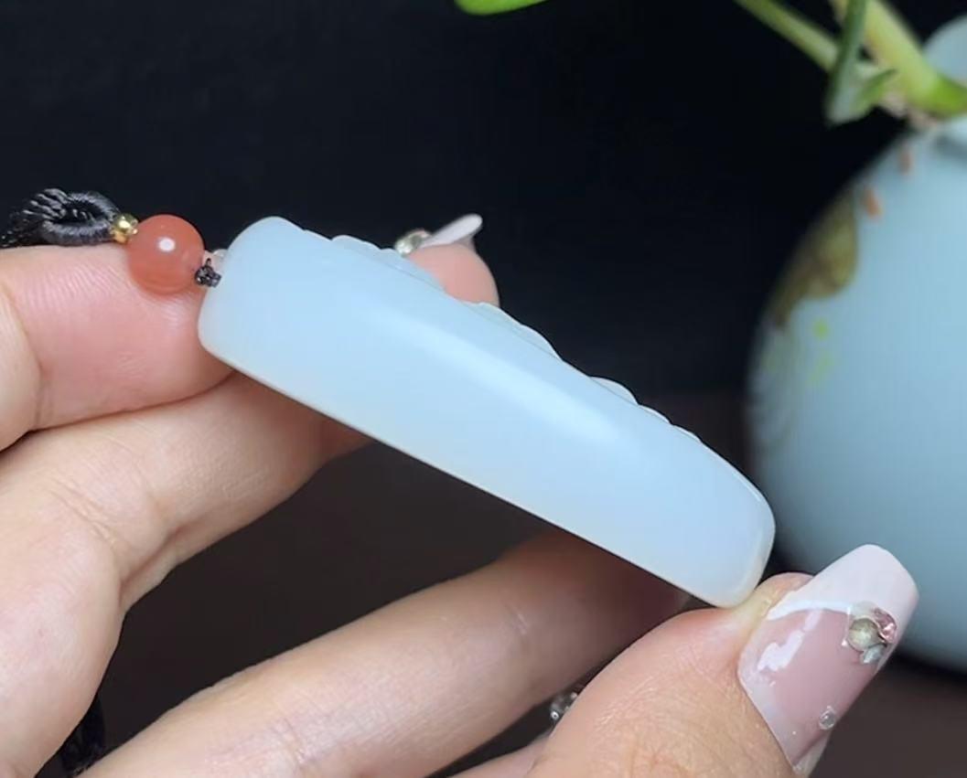 新疆和田玉且末糖白羊脂玉观音(48.4g)