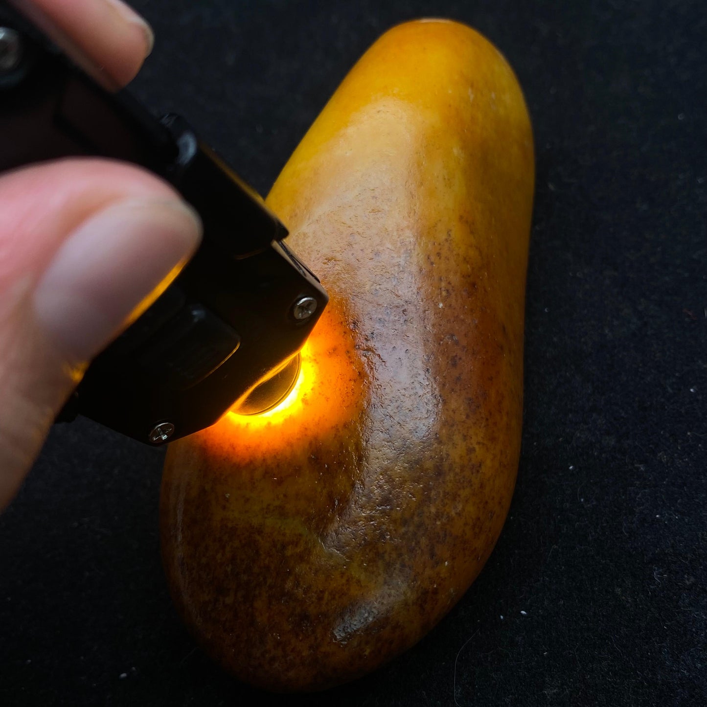 和田玉红沁皮籽料原石(186g)