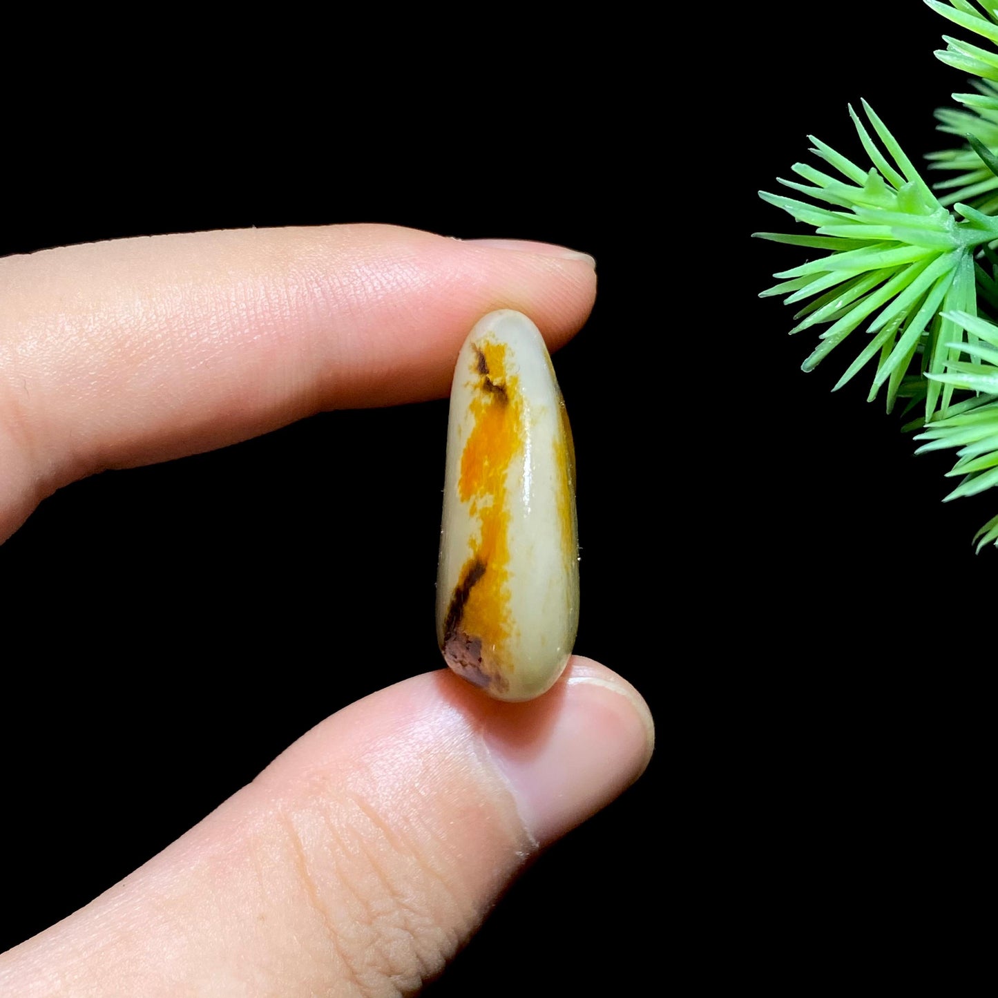 和田玉红皮籽料原石(9g)