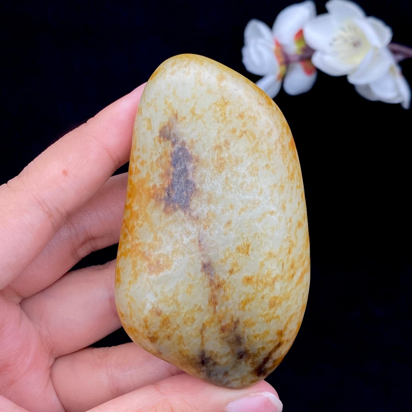 和田玉满洒金皮籽料手把件(157g)