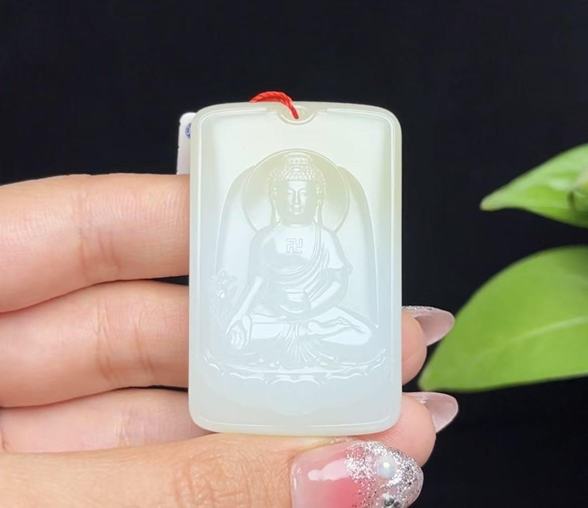 新疆和田玉且末糖羊脂玉大日如来(34.5g)
