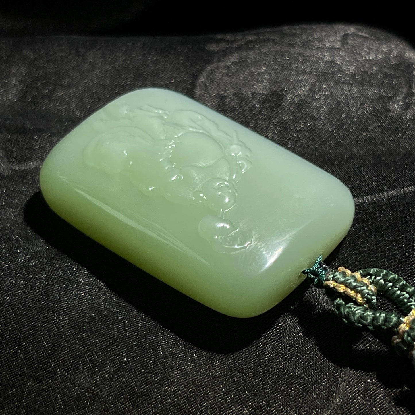 和田玉碧玉粉青佛公牌(32.0g)